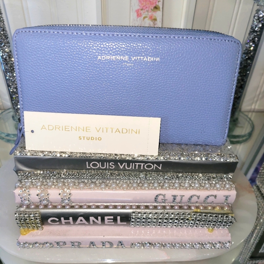 NWT Adrienne Vittadini Blue Pebbled Wristlet Wallet